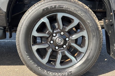 Toyota Hilux Invincible X 4WD 2.8 D-4D Double Cab Pickup - Hardtop Canopy 37