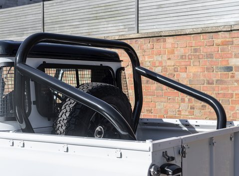 Land Rover Defender 90 Bowler Edition 27