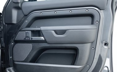 Land Rover Defender 110 V8 22