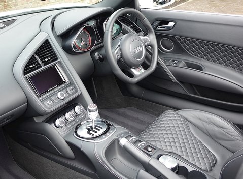 Audi R8 V10 Spyder 6