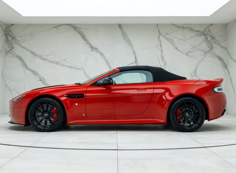 Aston Martin V12 Vantage S Roadster 4