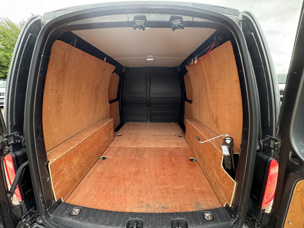 Volkswagen Caddy Maxi AUTO LWB L2H1 Low Roof Highline C20 Air Con Alloys Nav Sensors EURO 6 12