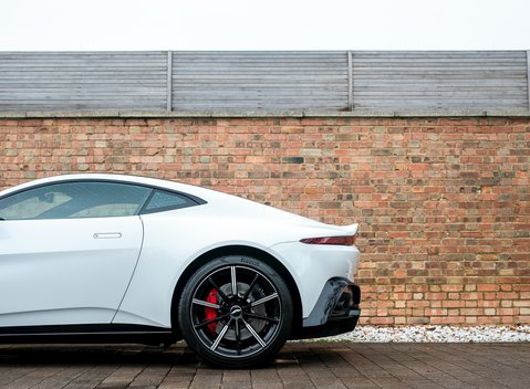 Aston Martin V8 Vantage 23