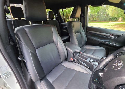 Toyota Hilux 2.8 HI-Luxury Invincible X D-4D 4WD Double Cab Auto 4WD 5dr 42