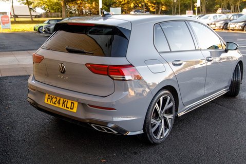 Volkswagen Golf R-LINE TSI 8