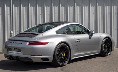 Porsche 911 Carrera GTS (991.2) 7
