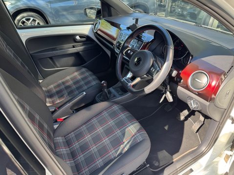 Volkswagen Up GTI 17