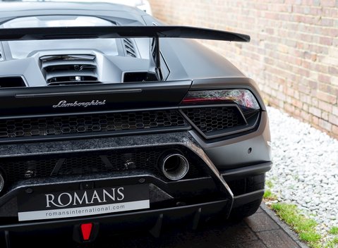 Lamborghini Huracan LP640-4 Performante 19