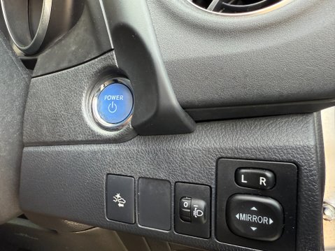 Toyota Auris VVT-I HYBRID BUSINESS EDITION TSS 27