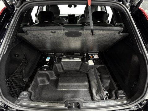 Volvo XC60 B5 ULTRA BLACK EDITION AWD 32