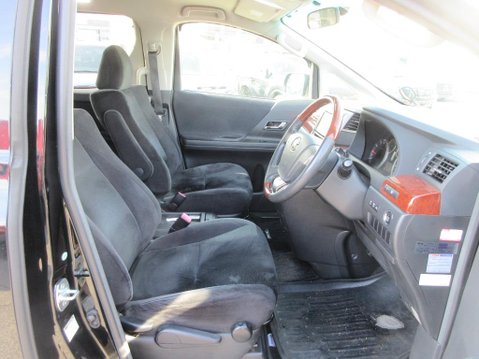 Toyota Vellfire 2.4 Z PLATINUM SELECTION + 7 Seats 9