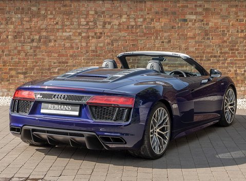 Audi R8 V10 Spyder 7