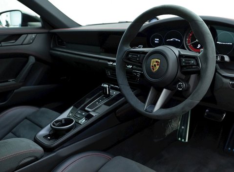 Porsche 911 (992) Carrera 4 GTS 9