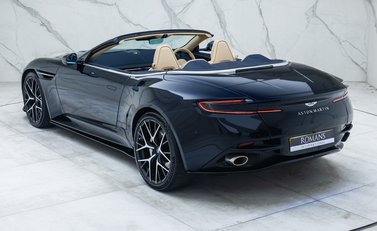 Aston Martin DB12 Volante 15