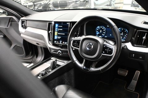 Volvo XC60 2.0 XC60 R-Design B4 MHEV AWD Auto 4WD 5dr 17