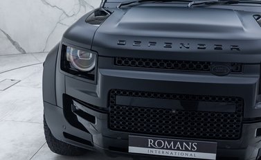 Land Rover Defender 110 OCTA Black 38