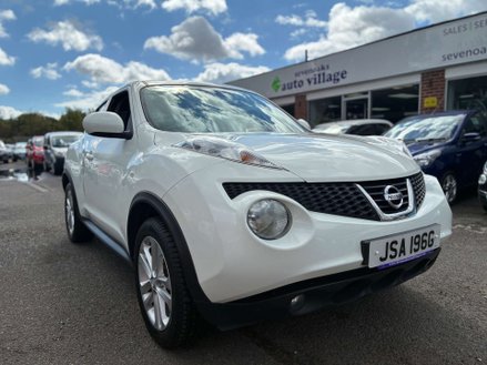 Nissan Juke 1.6 Tekna SUV 5dr Petrol CVT Euro 5 (117 ps)