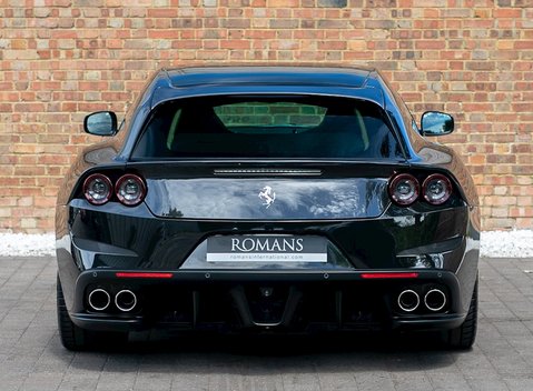 Ferrari GTC4 Lusso 14