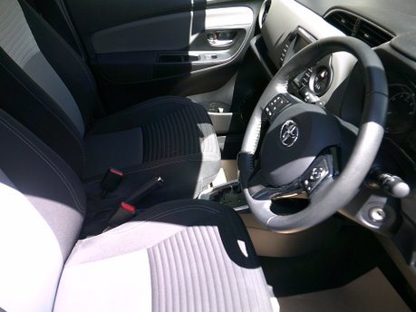 Toyota Yaris VVT-I ICON TECH ONLY 16,000 MILES FROM NEW 9