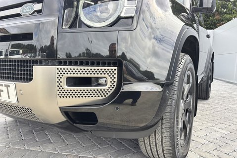 Land Rover Defender 90 D300 Hard Top X-Dynamic HSE 20