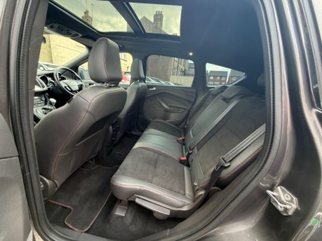 Ford Kuga ST-LINE X 12