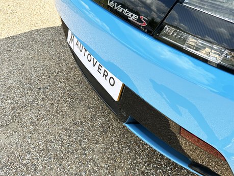 Aston Martin Vantage S V12 39