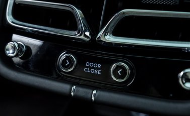 Bentley Bentayga V8 AZURE EWB First Edition 24