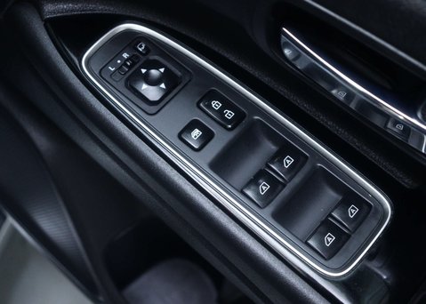 Mitsubishi Outlander 2.4h TwinMotor 13.8kWh Dynamic Safety SUV 5dr Petrol Plug-in Hybrid CVT 4WD 46