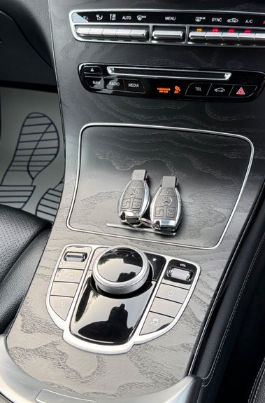 Mercedes-Benz GLC GLC 220 D 4MATIC AMG LINE PREMIUM - TWO OWNERS - PANORAMIC SUNROOF 