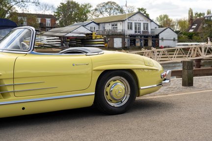 Mercedes-Benz SL Series 300SL Roadster 19
