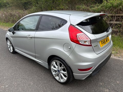 Ford Fiesta ZETEC S 12