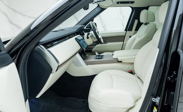 Land Rover Range Rover P510e First Edition 19