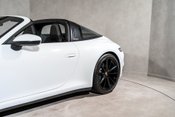 Porsche 911 TARGA 4 PDK. WARRANTY. ADAPTIVE CRUISE CONTROL. HEATED SEATS. HEATED WHEEL 52