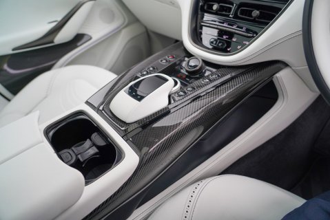 Aston Martin DBX 707 14