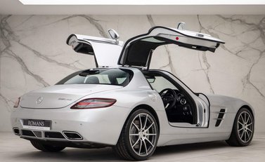 Mercedes-Benz SLS 6.2 63 V8 AMG 2dr 18