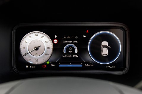 Hyundai KONA PREMIUM 16