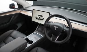 Tesla Model Y RWD Comfort Suspension One Owner Low Mileage Heated Seats & Steering Wheel  2