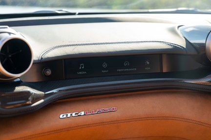 Ferrari GTC4 Lusso V12 32