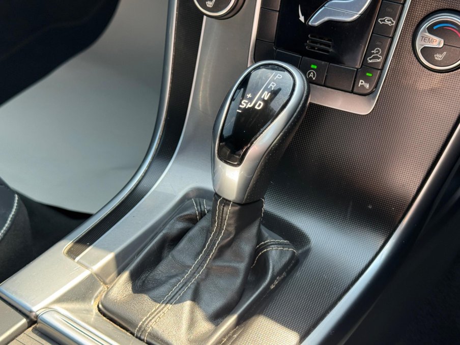 2017 Volvo XC60 — image 24