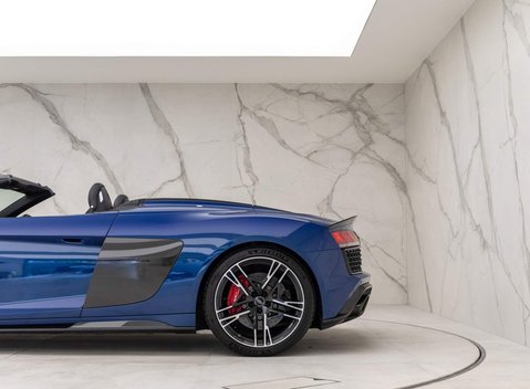 Audi R8 V10 Performance Carbon Black Spyder 31