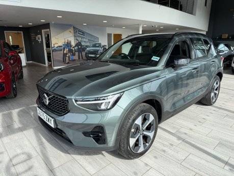 Volvo XC40 2.0 B4 MHEV Plus Dark DCT Auto Euro 6 (s/s) 5dr