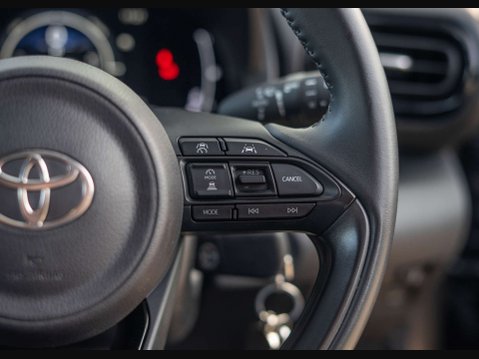 Toyota Yaris 1.5 Yaris Design HEV CVT 5dr 33