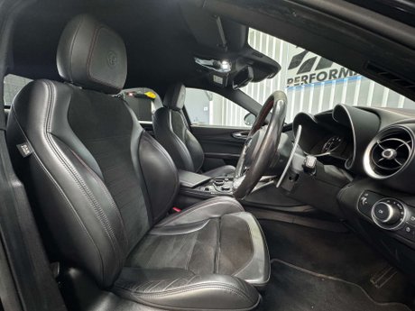 Alfa Romeo Giulia 2.9 V6 Bi-Turbo Quadrifoglio Saloon 4dr Petrol Auto Euro 6 (s/s) (510 ps) 7
