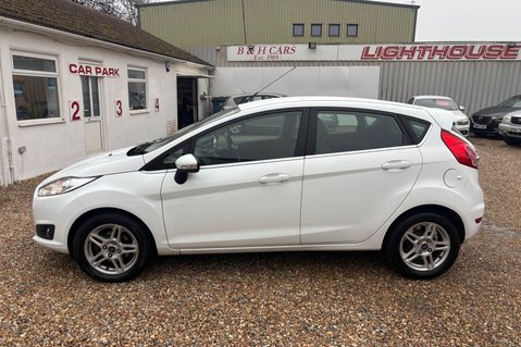 Ford Fiesta ZETEC.. 13 SERVICES.. 1 PREVIOUS KEEPER.. £35 ROAD TAX 3