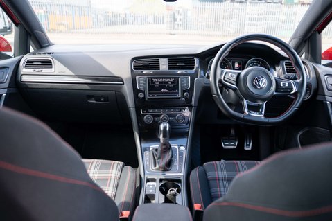 Volkswagen Golf 2.0 Golf GTi Semi-Auto 5dr 3