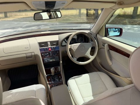Mercedes-Benz C Class 2.0 C200 Elegance Auto 4dr 6