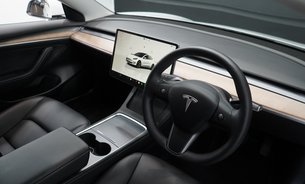 Tesla Model 3 RWD Standard Range Ryzen 1 Owner Adaptive LEDs Heat Pump Pano Roof  2