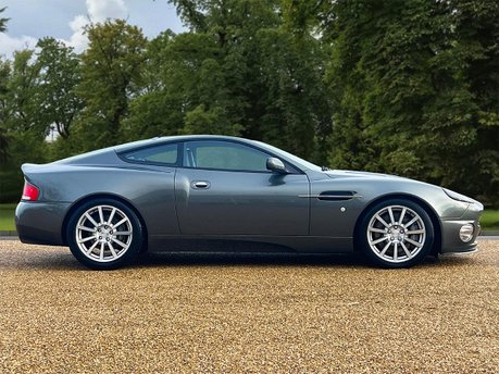 Aston Martin Vanquish V12 S 4