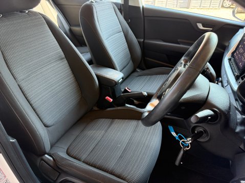 Kia Stonic 2 **10,841 MILES** 12