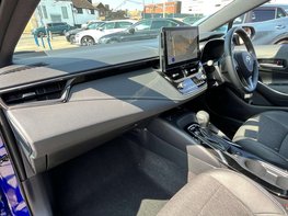 Toyota Corolla 1.8 Corolla Design HEV CVT 5dr 17